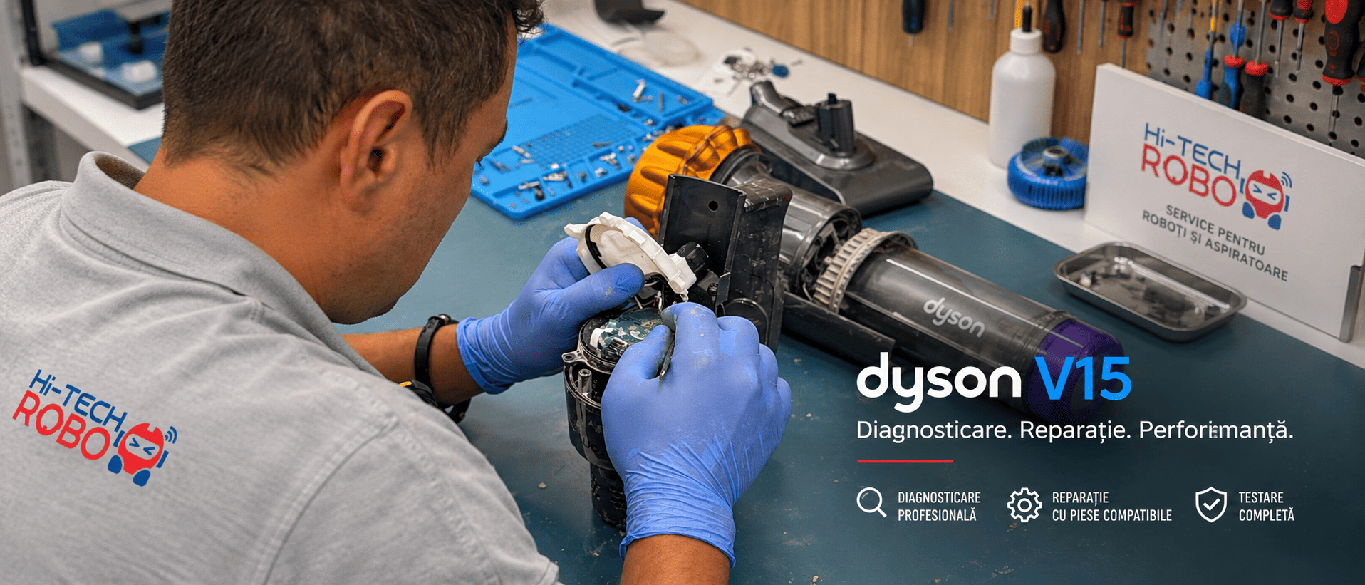 Imagine reprezentativă pentru diagnosticarea unui aspirator vertical Dyson V15 în service. Aspiratorul este verificat la nivelul componentelor interne și al plăcii de bază, în contextul unei probleme în care pornește, dar se oprește după câteva secunde de funcționare.